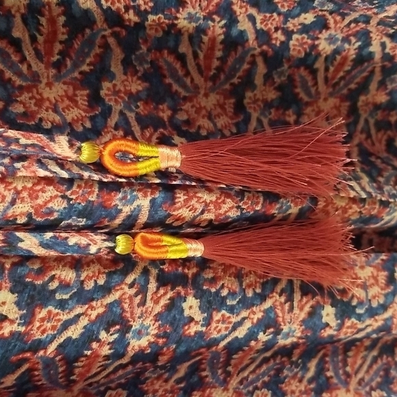 💕TRINA TURK💕 Chiffon Flounce Short Sleeve Blouse Tassels ~ Micro Floral Print - Picture 5 of 9